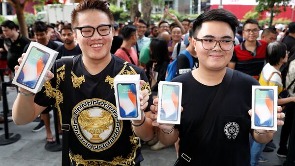 Первые покупатели iPhone X в магазине Apple в Сингапуре - اسپوتنیک افغانستان  