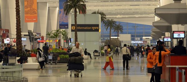 بازداشت یک شهروند افغانستان در میدان هوایی دهلی نو بازداشت یک شهروند افغانستان در میدان هوایی دهلی نو - اسپوتنیک افغانستان