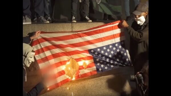 Londoners burn the US flag at the Million Mask March - اسپوتنیک افغانستان  