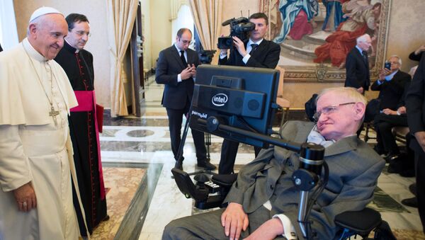 Pope Francis (L) meeting with English theoretical physicist and cosmologist Stephen Hawking at the Vatican - اسپوتنیک افغانستان  