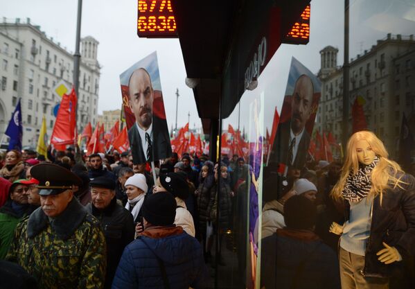 راهپیمای حزب کمونیست در مسکو، اختصاص داده شده به 100 سالگرد انقلاب سوسیالیست اکتوبر - اسپوتنیک افغانستان  