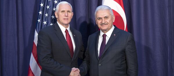 نخست وزیر ترکیه: ما از امریکا درباره القاعده مدرک خواستیم که حالا آنها درباره گولن بخواهند - اسپوتنیک افغانستان  