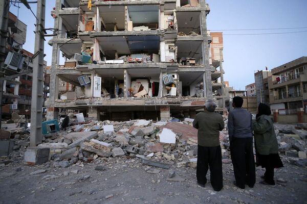 خانه های تخریب شده در نتیجه زلزله در ایران - اسپوتنیک افغانستان  