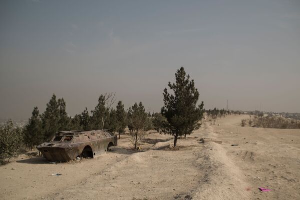 بقایای تانک در نزدیکی شهر کابل - اسپوتنیک افغانستان  