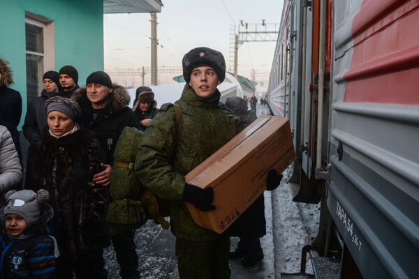 سربازان پیش از فرستادن به قوای ریاست جمهوری در نوسیبیرسک - اسپوتنیک افغانستان  