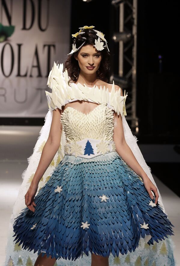 مدل با لباس خیره کننده ساخته شده از شکلات - اسپوتنیک افغانستان  