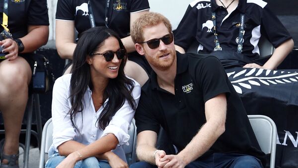 Britain's Prince Harry (R) sits with girlfriend actress Meghan Markle to watch a wheelchair tennis event during the Invictus Games in Toronto, Ontario, Canada September 25, 2017 - اسپوتنیک افغانستان  