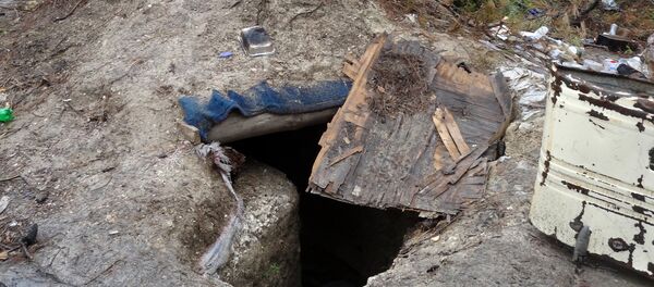 کشف ذخایر نفتی مخفیشده داعش در بیابانها+ویدیو کشف ذخایر نفتی مخفیشده داعش در بیابانها+ویدیو - اسپوتنیک افغانستان