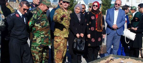 نظامیان ناتو به تعداد بیشتر از  ۲ هزار دانش آموزان مکاتب هرات را درباره خطرات ماین آموزش دادند نظامیان ناتو به تعداد بیشتر از  ۲ هزار دانش آموزان مکاتب هرات را درباره خطرات ماین آموزش دادند - اسپوتنیک افغانستان