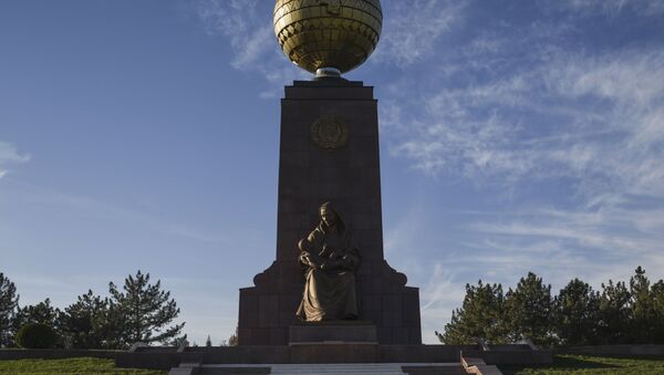 Памятник Счастливой матери на площади Независимости в Ташкенте - اسپوتنیک افغانستان  