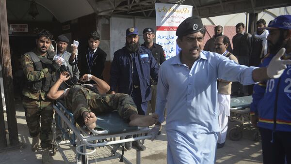 سقوط بس مسافربری به دره در ایالات بلوچستان پاکستان - اسپوتنیک افغانستان  