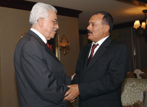 رئیس جمهور فلسطین محمود عباس و رییس جمهور یمن علی عبدالله صالح در دیدار در دوحه، 2005 - اسپوتنیک افغانستان  