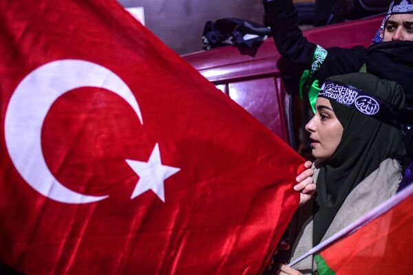 معترضان در پیش کنسولگری ایالات متحده در استانبول، ترکیه - اسپوتنیک افغانستان  