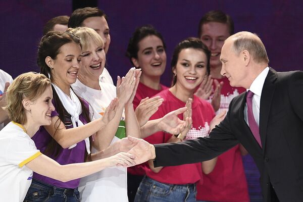 ولادیمیر پوتین در مراسم تحلیف داوطلب روسیه 2017 در کاخ ورزشی Megasport در مسکو - اسپوتنیک افغانستان  
