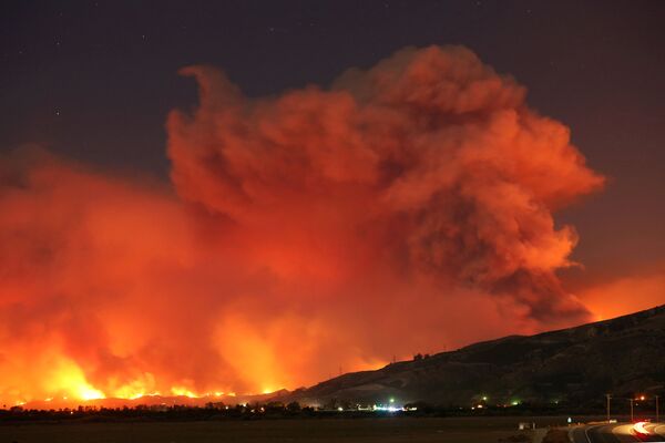 دود از آتش سوزی های جنگل ، کالیفرنیا، ایالات متحده امریکا - اسپوتنیک افغانستان  