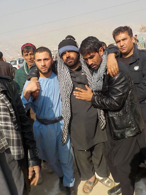 نگاره های از مراسم خاک سپاری کشته شدگان دیشب کابل - اسپوتنیک افغانستان  