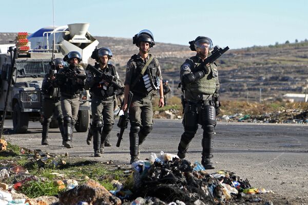 نظامیان  اسرائیل در جریان تظاهرات در قلمرو فلسطین علیه تصمیم آمریکا برای تشخیص اورشلیم به عنوان پایتخت اسرائیل - اسپوتنیک افغانستان  