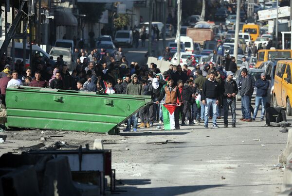 معترضین در جریان درگیری ها در مرز فلسطین و اسرائیل در بیت لحم - اسپوتنیک افغانستان  