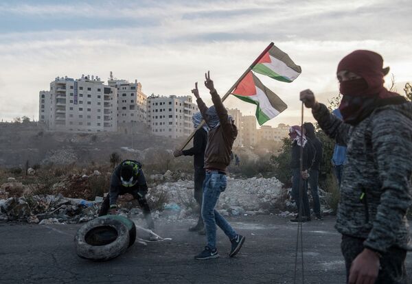 معترضین در جریان درگیری ها در مرز فلسطین و اسرائیل در بیت لحم - اسپوتنیک افغانستان  