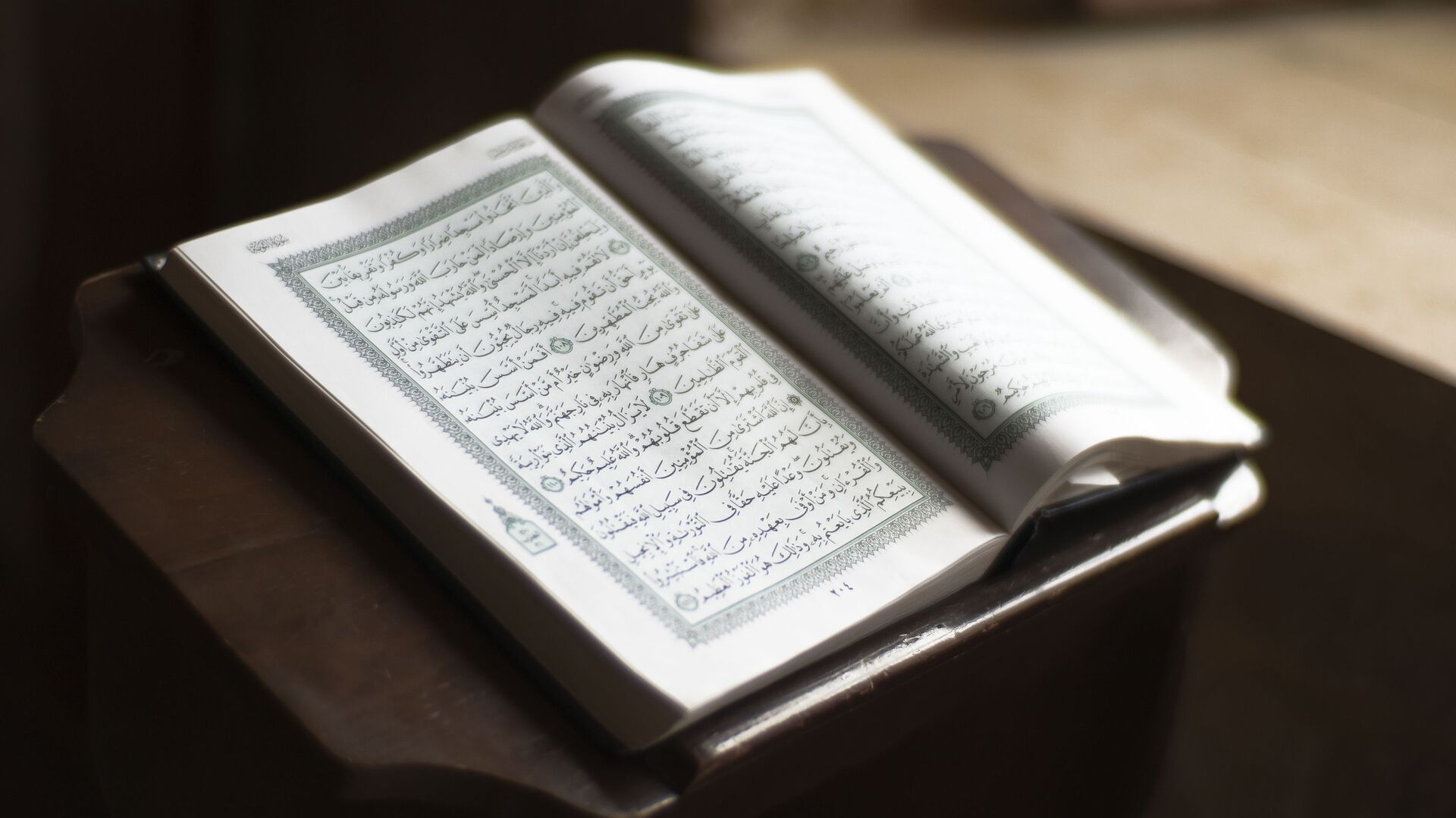 کشف صفحاتی از قدیمی ترین قرآن در بریتانیا - اسپوتنیک افغانستان  , 1920, 23.07.2022
