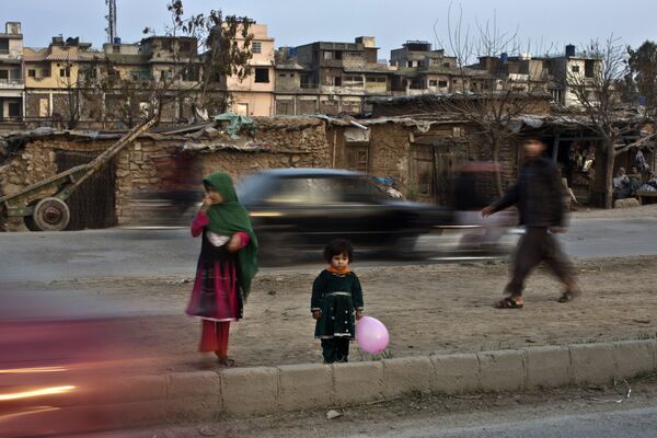 کودکان افغان در جاده های اسلام آباد - اسپوتنیک افغانستان  
