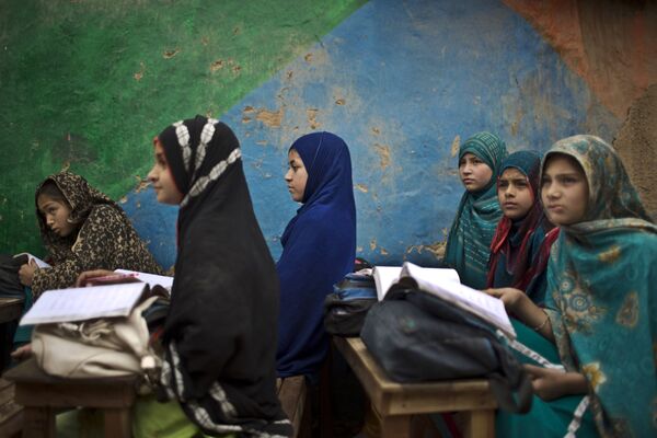 کودکان افغان در مکتبی در پاکستان - اسپوتنیک افغانستان  