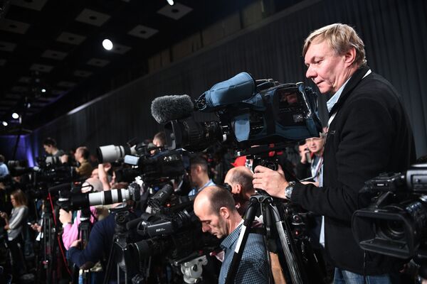 خبرنگاران قبل از  کنقرانس بزرگ سالانه مطبوعاتی ولادیمیر پوتین رییس جمهور روسیه - اسپوتنیک افغانستان  