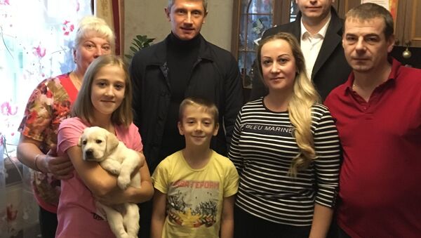 پوتین به دختر خردسال روسی سگ تحفه کرد - اسپوتنیک افغانستان  