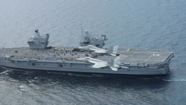 جدیدترین کشتی‌ طیاره‌بر بریتانیا سوراخ شد - اسپوتنیک افغانستان  