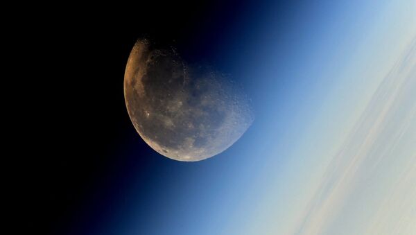 Снимок Луны, сделанный космонавтом Роскосмоса Сергеем Рязанским с борта МКС - اسپوتنیک افغانستان  