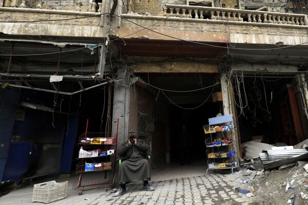 صاحب مغازه در یکی از خیابان های رقه - اسپوتنیک افغانستان  