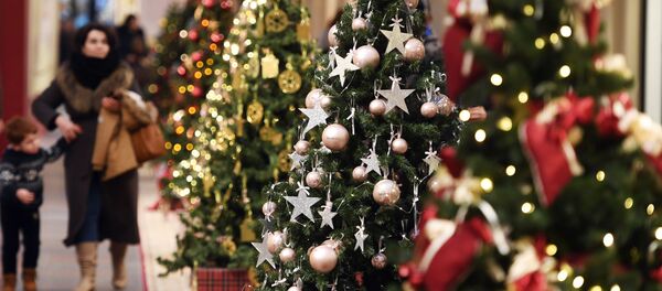 یک بوکسر مسلمان پس از نصب درخت کریسمس به مرگ تهدید شد یک بوکسر مسلمان پس از نصب درخت کریسمس به مرگ تهدید شد - اسپوتنیک افغانستان