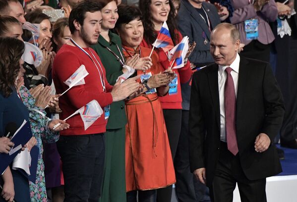 پرزیدنت ولادیمیر پوتین در گردهایی جبهه مردمی تمام روسیه روسیه مشتاق به آینده در مسکو - اسپوتنیک افغانستان  