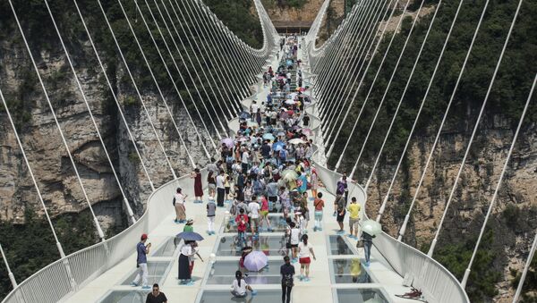 طولانی ترین پل شیشه ای جهان در چین تکمیل شد - اسپوتنیک افغانستان  