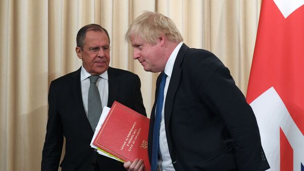 Министр иностранных дел России Сергей Лавров и министр иностранных дел Великобритании Борис Джонсон во время встречи - اسپوتنیک افغانستان  