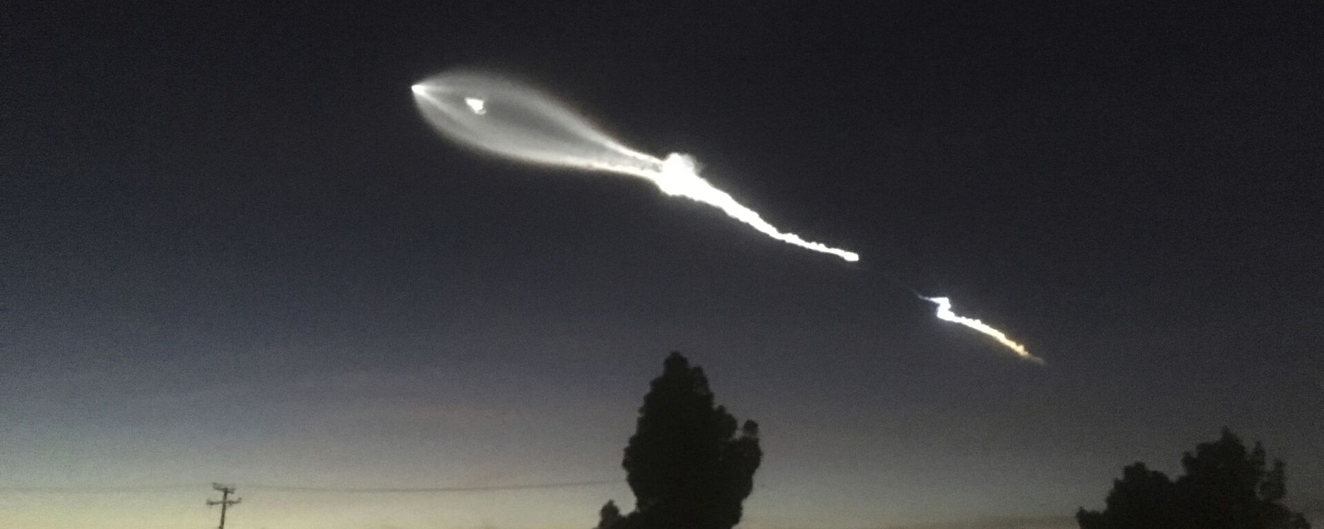 Ракета SpaceX Falcon 9 пролетает над Лонг-Бич, штат Калифорния - اسپوتنیک افغانستان  , 1920, 31.12.2023