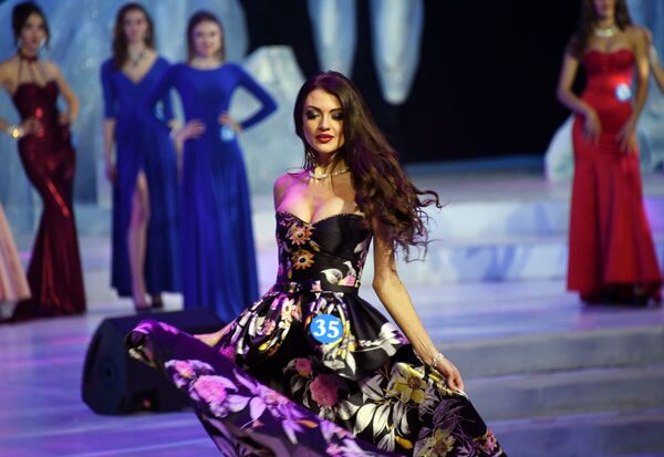 سوتلانا اندروسووا در مسابقه بین المللی سفیر زیبایی در مانچوریا - اسپوتنیک افغانستان  