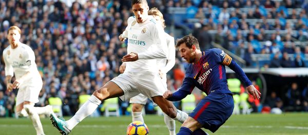 Soccer Football - La Liga Santander - Real Madrid vs FC Barcelona - Santiago Bernabeu, Madrid, Spain - December 23, 2017 Barcelona’s Lionel Messi in action as Real Madrid’s Raphael Varane attempts to block - اسپوتنیک افغانستان  