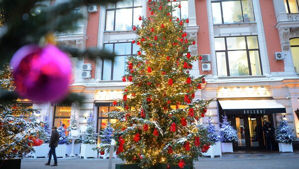درخت کریسمس مرکز ناپل در 10 روز 4 بار به سرقت رفت - اسپوتنیک افغانستان  