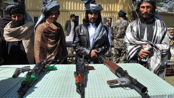 پیوستن یک گروه طالبان همراه با تانک هاموی به پروسه صلح - اسپوتنیک افغانستان  