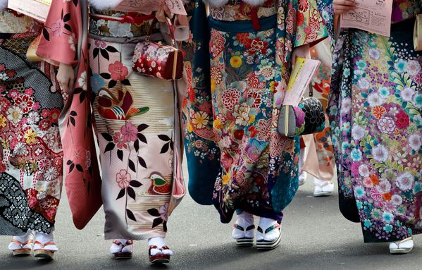 دختران در لباس ملی در روز تجلیل از رسیدن به سن بلوغ در جاپان - اسپوتنیک افغانستان  