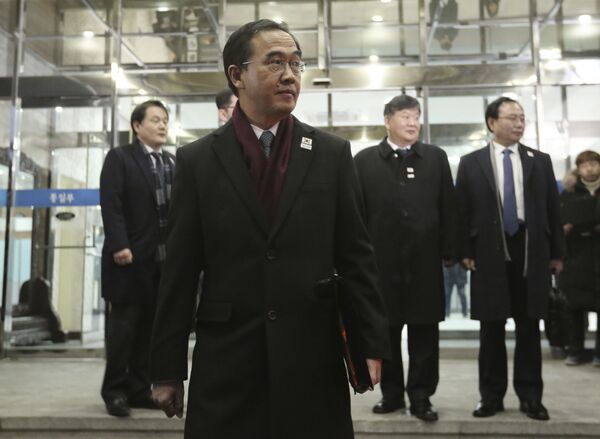 چو من گیون وزیر اتحاد کوریای جنوبی در انتظار هیات کره شمالی قبل از آغاز مذاکرات - اسپوتنیک افغانستان  