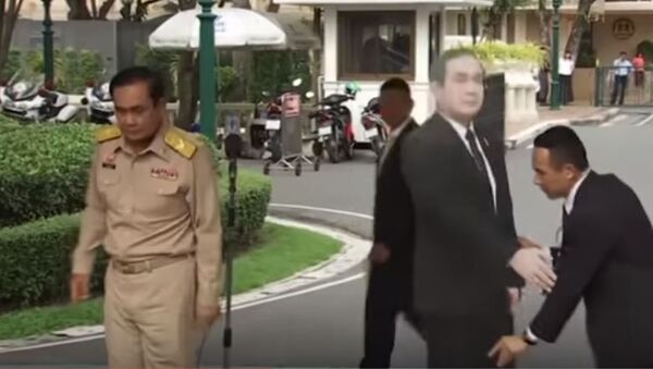 نخست وزیر تایلند: «از مجسمه ام بپرسید»+ویدیو - اسپوتنیک افغانستان  