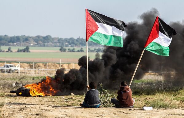 تظاهرکنندگان فلسطینی در مرز بین اسرائیل و نوار غزه - اسپوتنیک افغانستان  