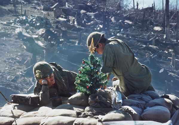 تجلیل از کریسمس توسط سربازان امریکایی در سال 1967 در ویتنام - اسپوتنیک افغانستان  