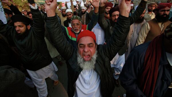 تظاهرات ضدامریکایی در پاکستان همزمان با سفر معاون پامپئو به اسلام‌آباد - اسپوتنیک افغانستان  
