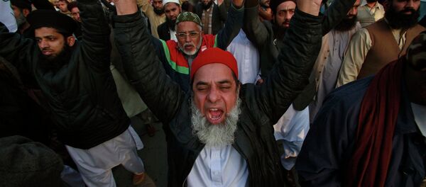 تظاهرات ضدامریکایی در پاکستان همزمان با سفر معاون پامپئو به اسلامآباد تظاهرات ضدامریکایی در پاکستان همزمان با سفر معاون پامپئو به اسلامآباد - اسپوتنیک افغانستان