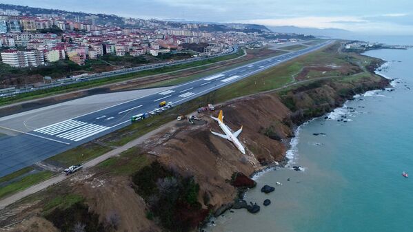 سقوط طیاره کمپنی Pegasus Airlines در ترکیه - اسپوتنیک افغانستان  