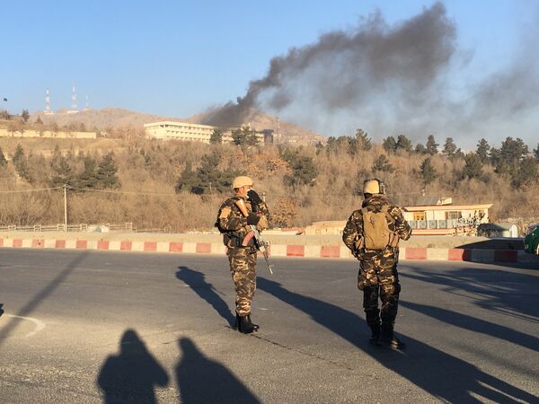 نیروهای ویژه پولیس و امنیت ملی پس آغاز حمله به ساحه رسیدند و در طول شب با مهاجمان درگیر بودند - اسپوتنیک افغانستان  