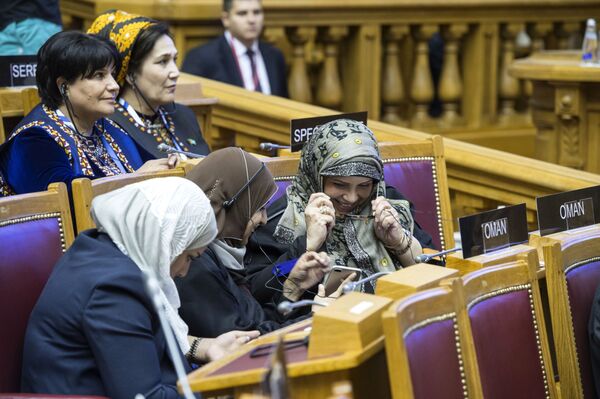 شرکت کنندگان در مجلس نمایندگان زنان در چارچوب مجمع 137 مجلس اتحادیه بین پارلمانی در سنت پترزبورگ - اسپوتنیک افغانستان  